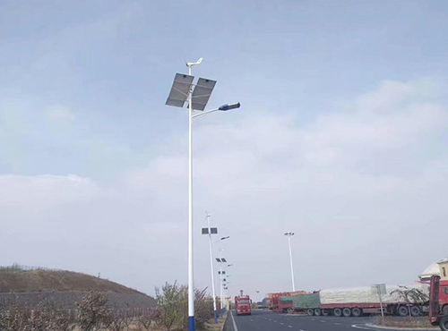 南京歐陸電氣風光互補照明系統，設備配置功率300W